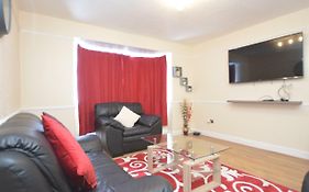 Four Bedroom Townhouse 12 Minutes Walk To Excel Exhibition Centre
